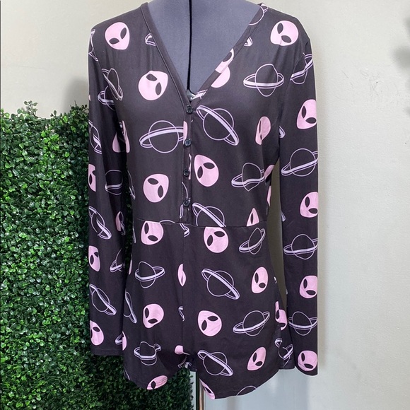 unbranded Pants - Alien romper Sz L